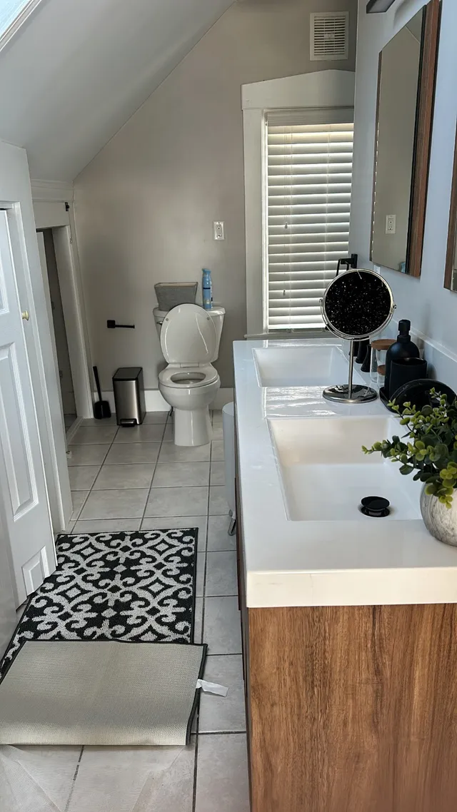 Bathroom vanity